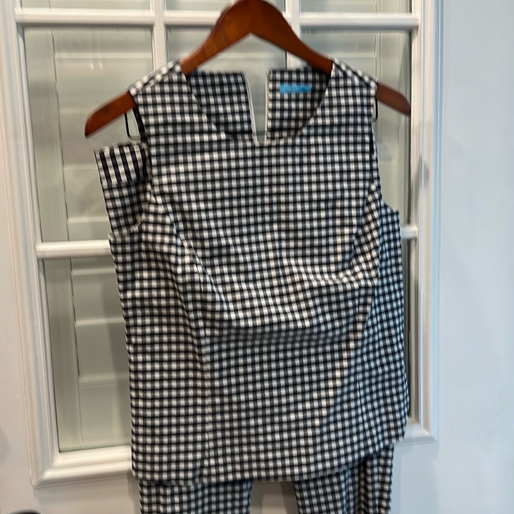 JMcLaughlin matching set size 4, black and white checker top and pants